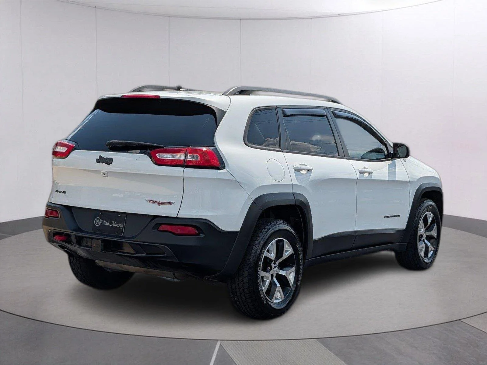 Used 2015 Bright White Clearcoat Jeep Trailhawk image 5