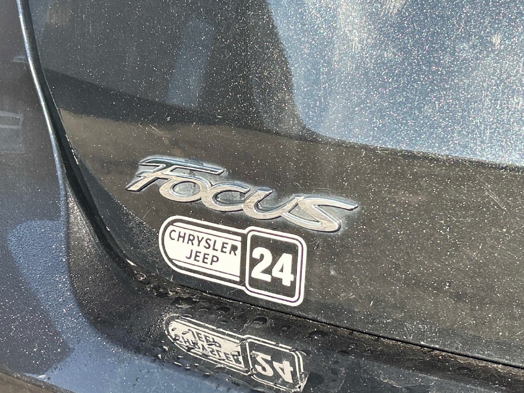 Used 2015 Black Ford SE image 12