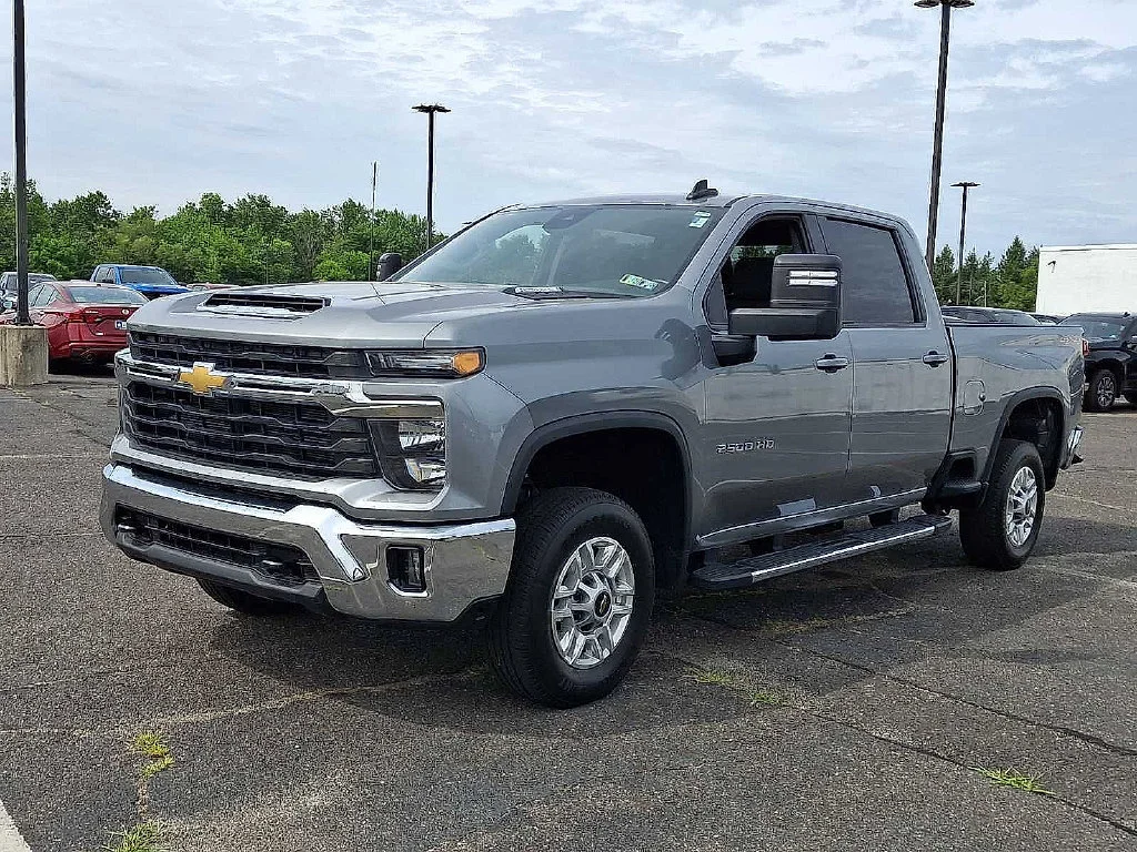 Used 2025 Sterling Gray Metallic Chevrolet LT image 6