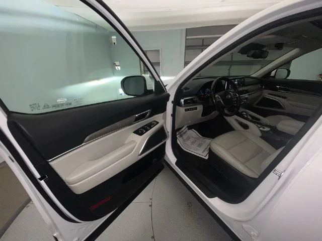 Used 2021 White Kia EX image 11