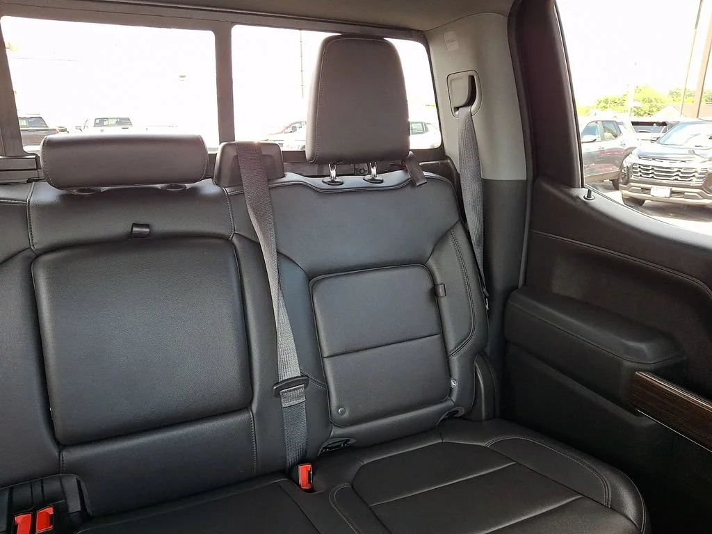 Used 2020 BLACK Chevrolet RST image 21