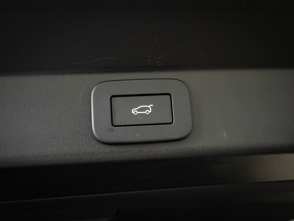 New 2026 Ethereal Frost Satin LAND ROVER  image 21