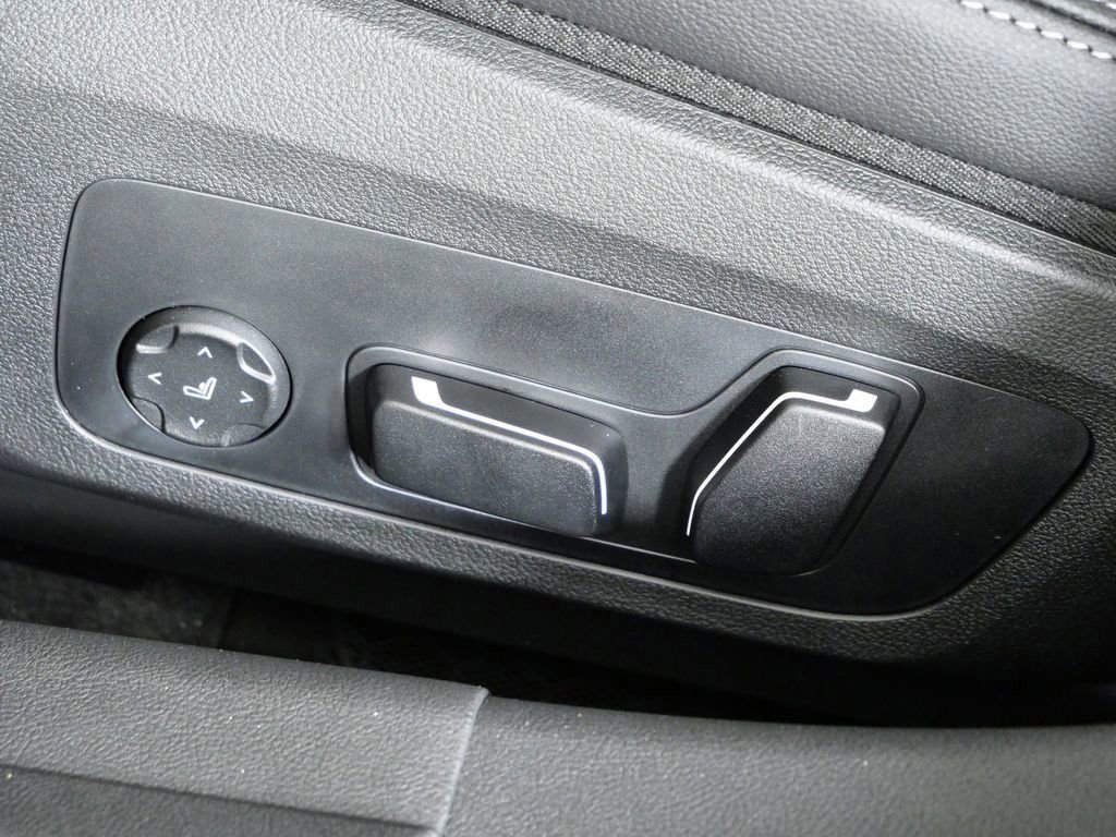 Used 2026 Mineral White Metallic BMW 330i xDrive image 38