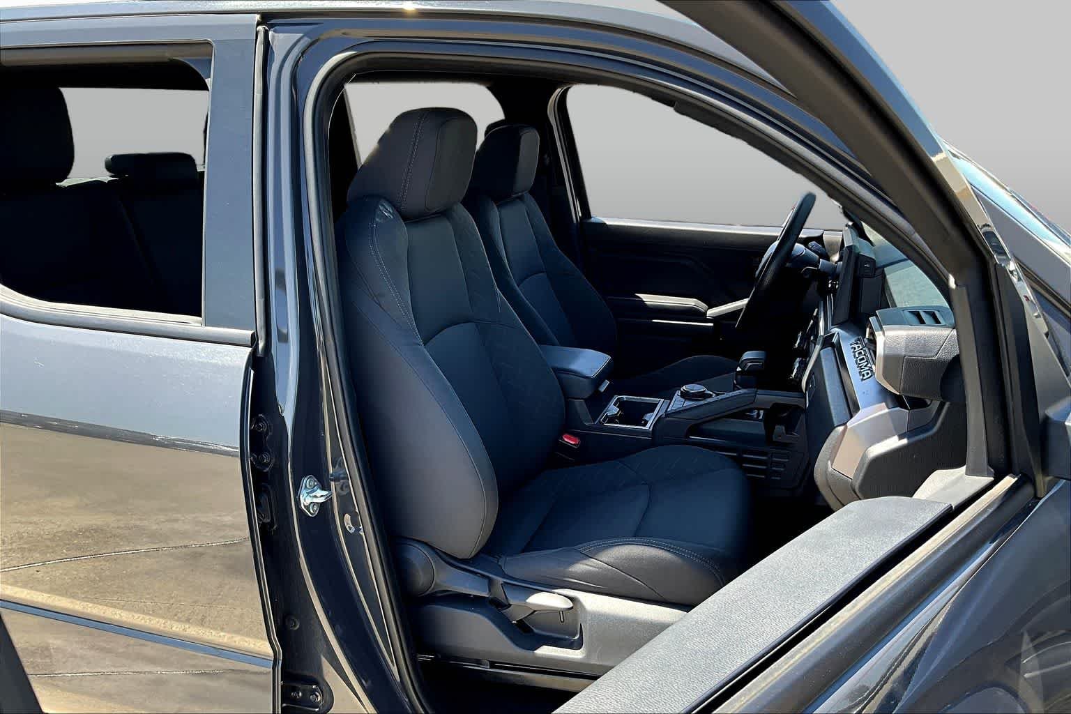 Used 2025 Underground Toyota SR5 image 8