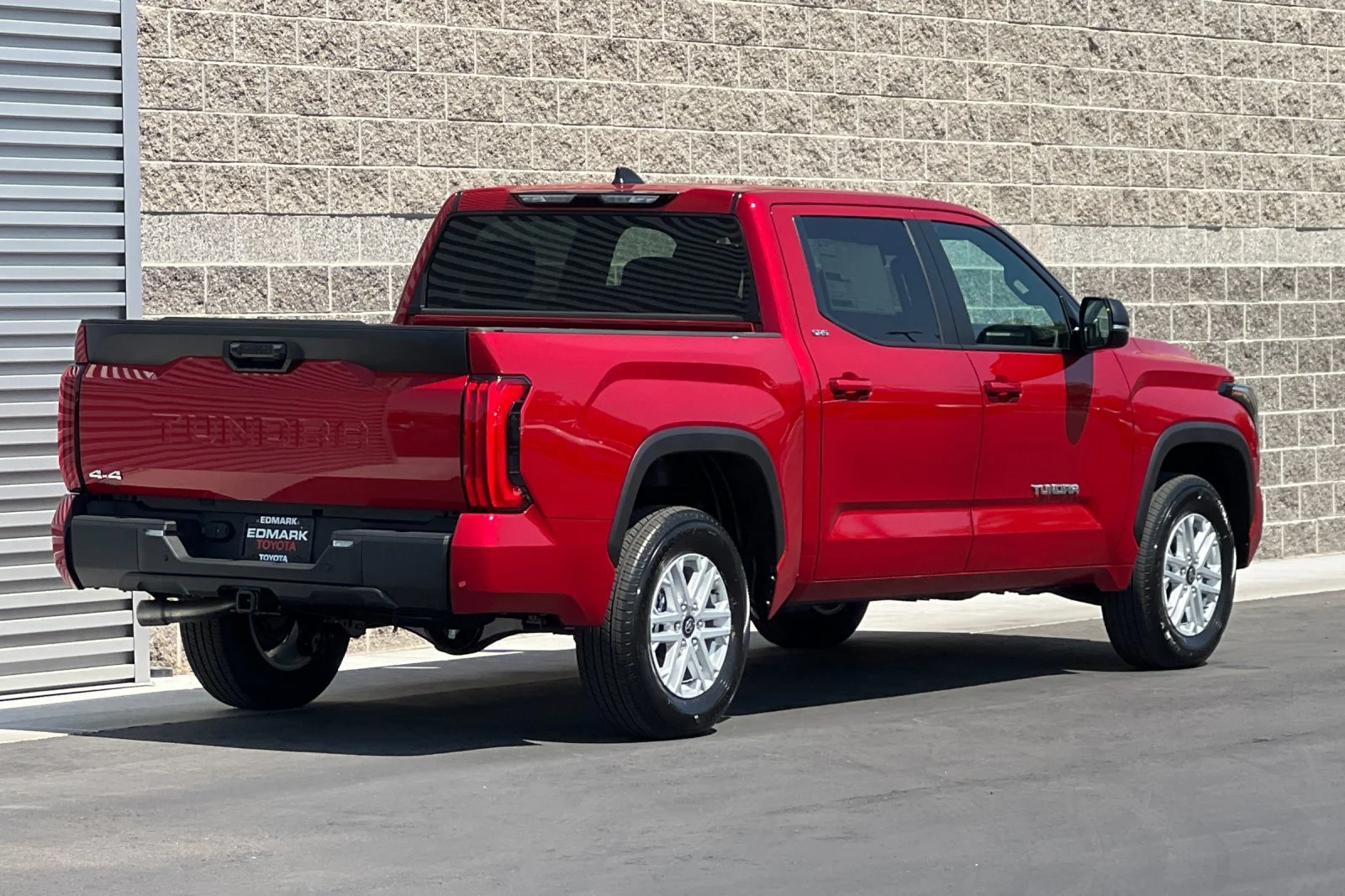 New 2026 Supersonic Red <sup>1</sup> Toyota  SR5 image 3