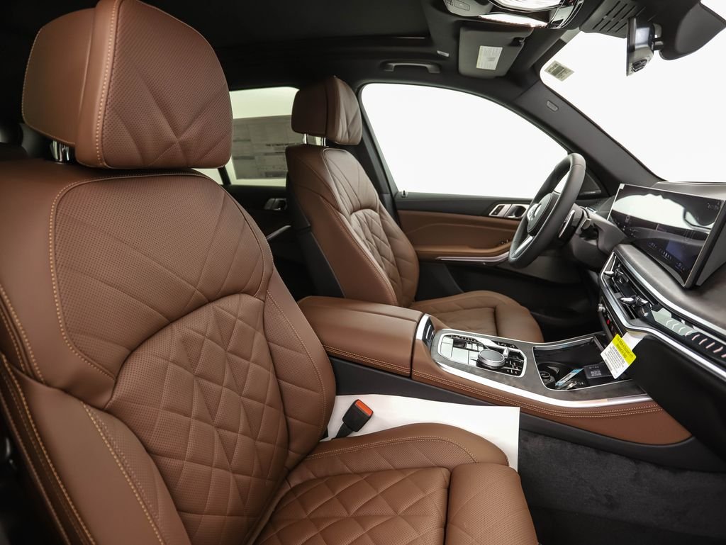 New 2026 White Metallic BMW xDrive40i image 31