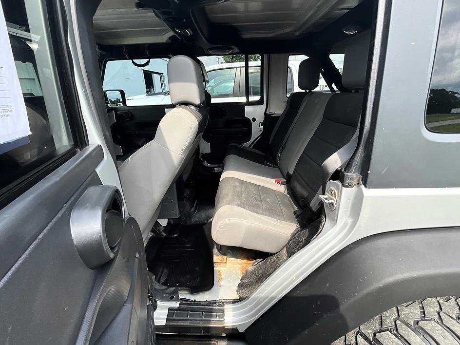 Used 2007 Silver Jeep Unlimited X image 23
