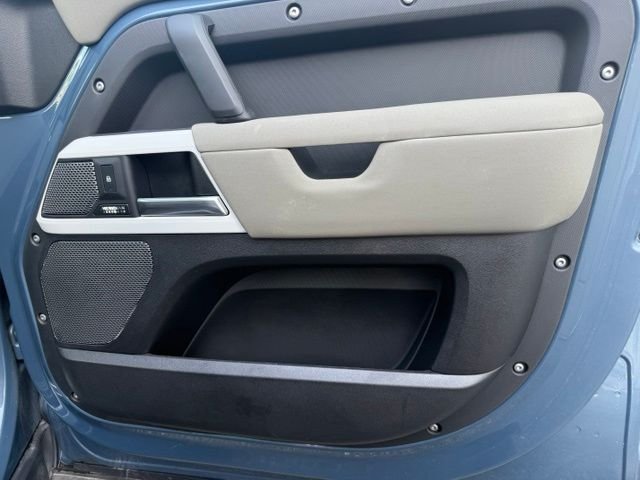 Used 2023 Blue Land Rover SE image 32