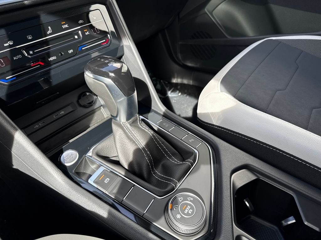 New 2026 Platinum Gray Metallic Volkswagen 1.5T SE image 16