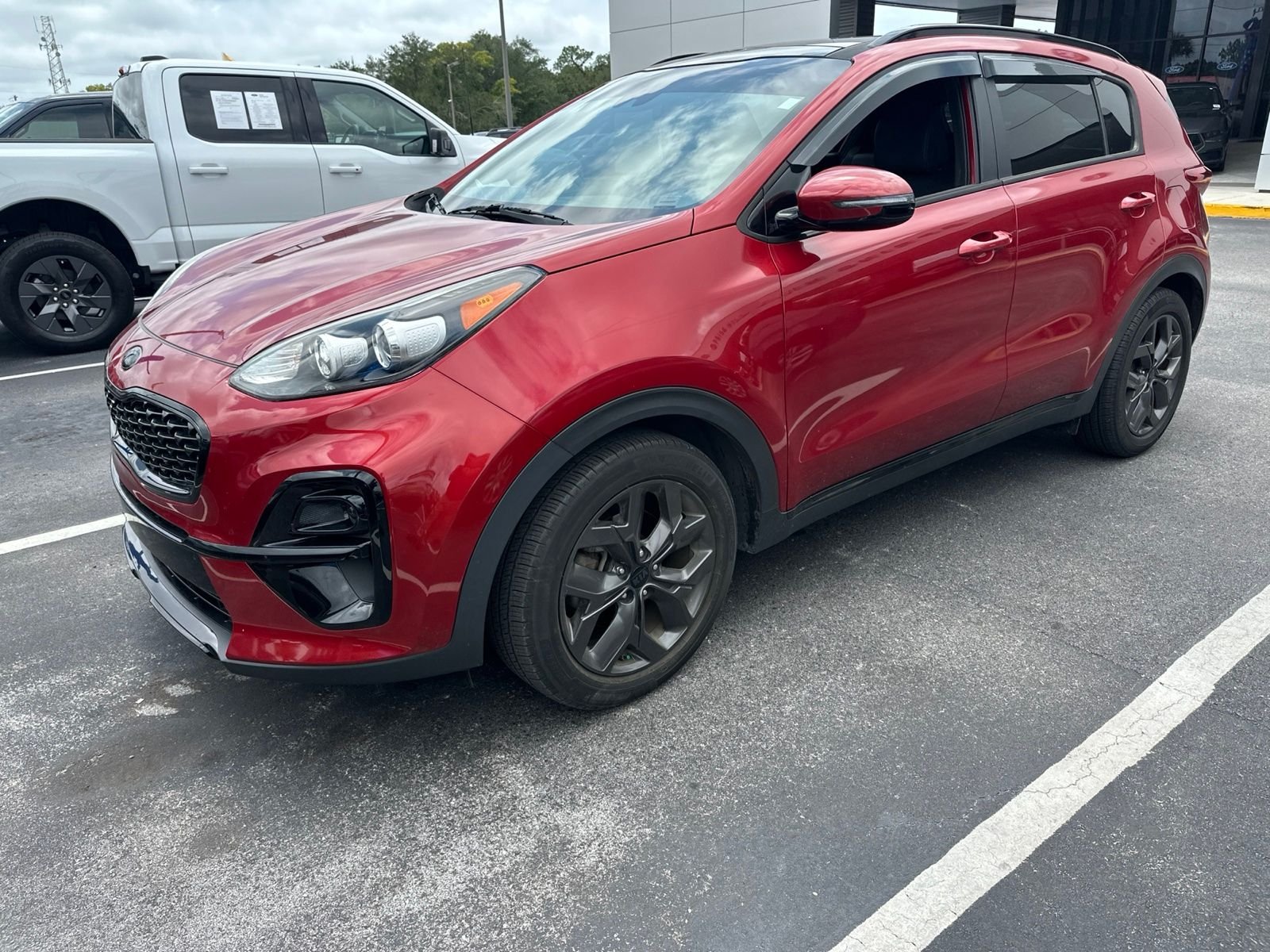 Used 2022 Red Kia Nightfall image 1