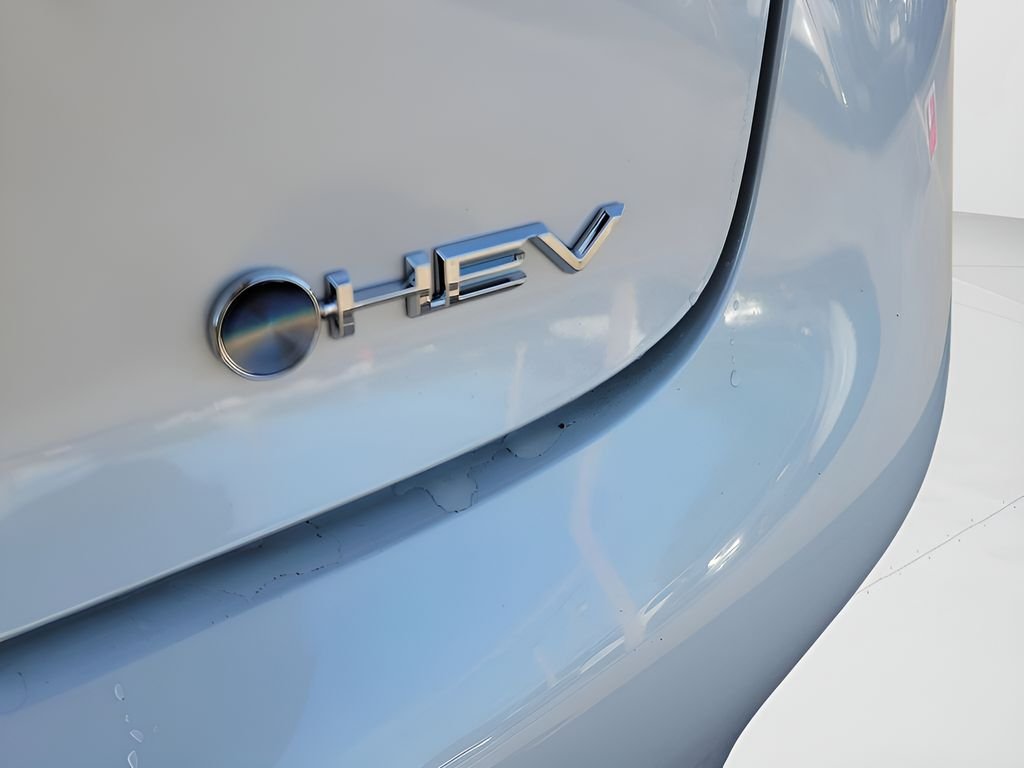 2026 Toyota Prius LE - Photo 7