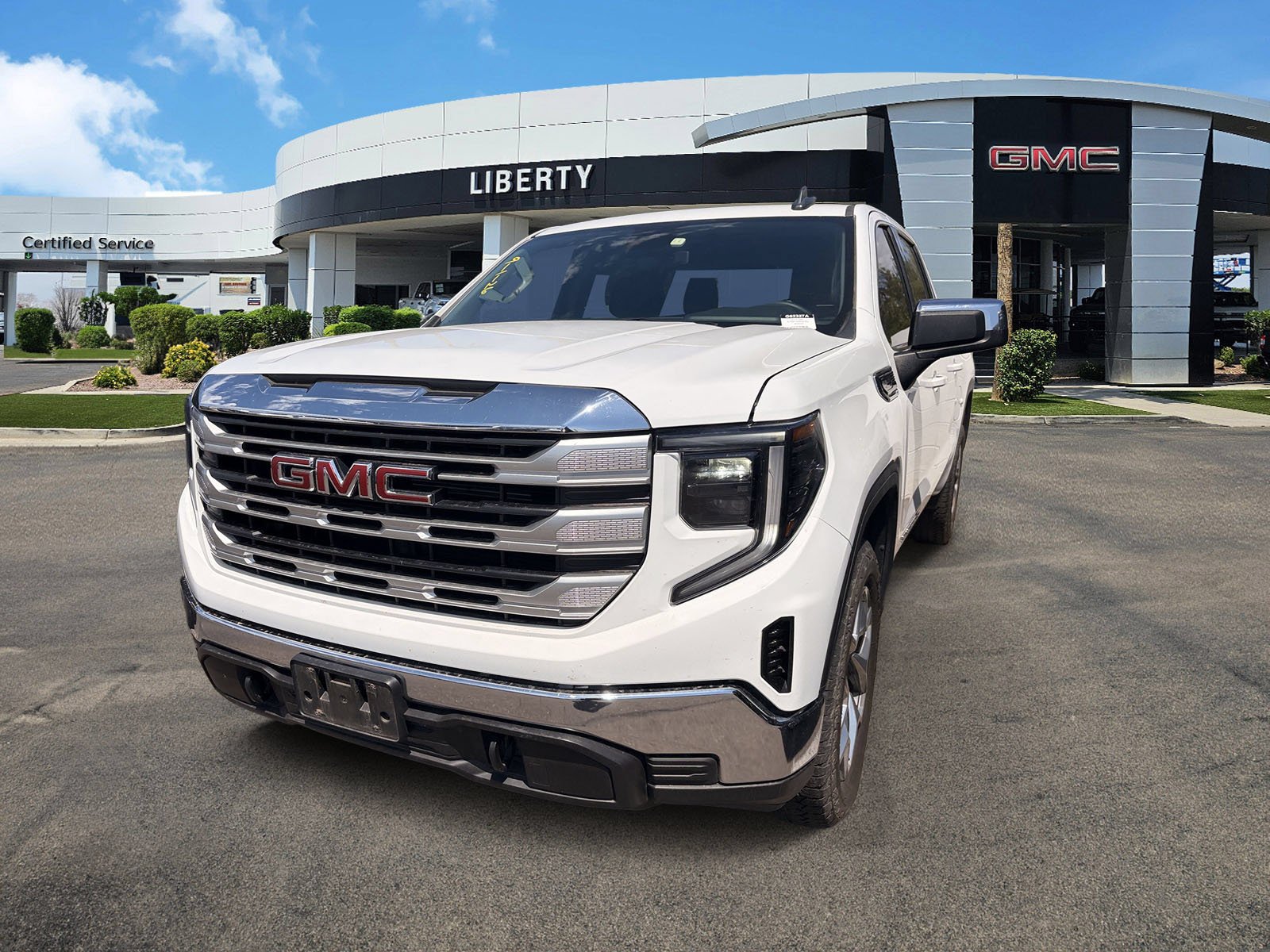 Used 2023 SUMMIT WHITE GMC SLE image 4