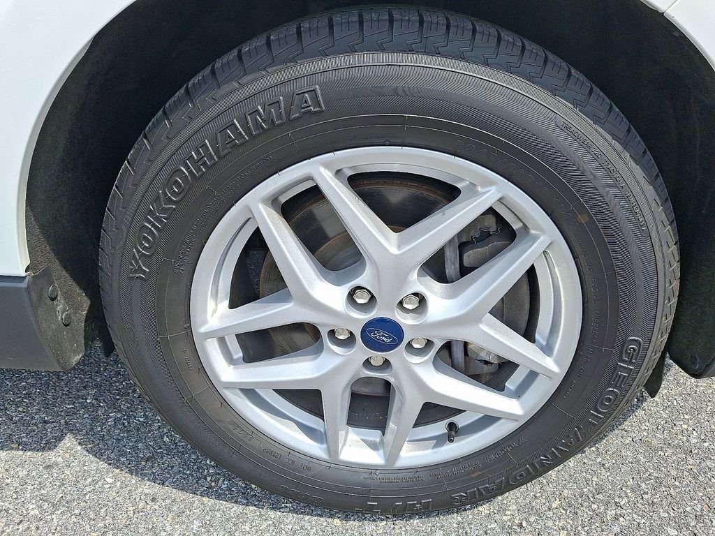 Used 2022  Ford SEL image 9