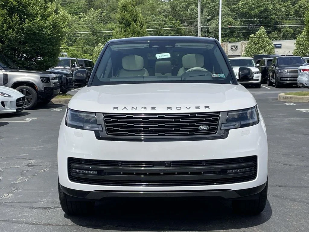 New 2026 Ostuni Pearl White Land Rover Autobiography image 2