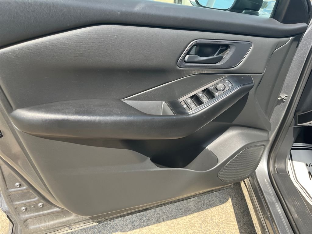 Used 2024 Gray Nissan S image 11