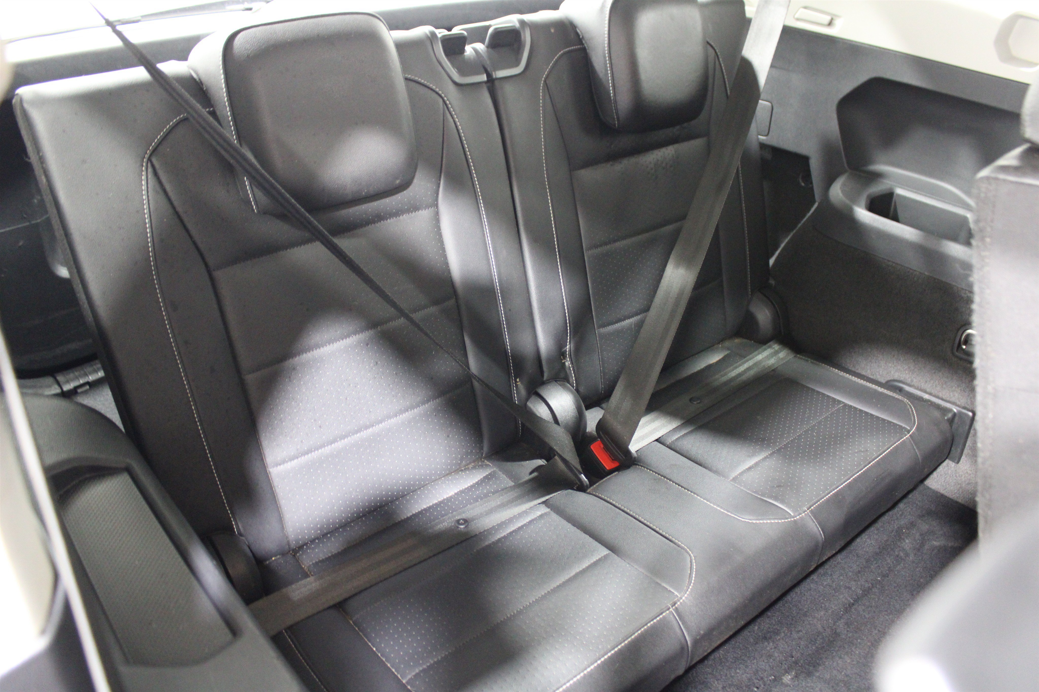 Used 2021 Atlantic Blue Metallic Volkswagen SE image 25