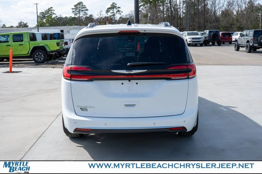 New 2026 Bright White Clear-Coat Exterior Paint Chrysler Pinnacle image 5