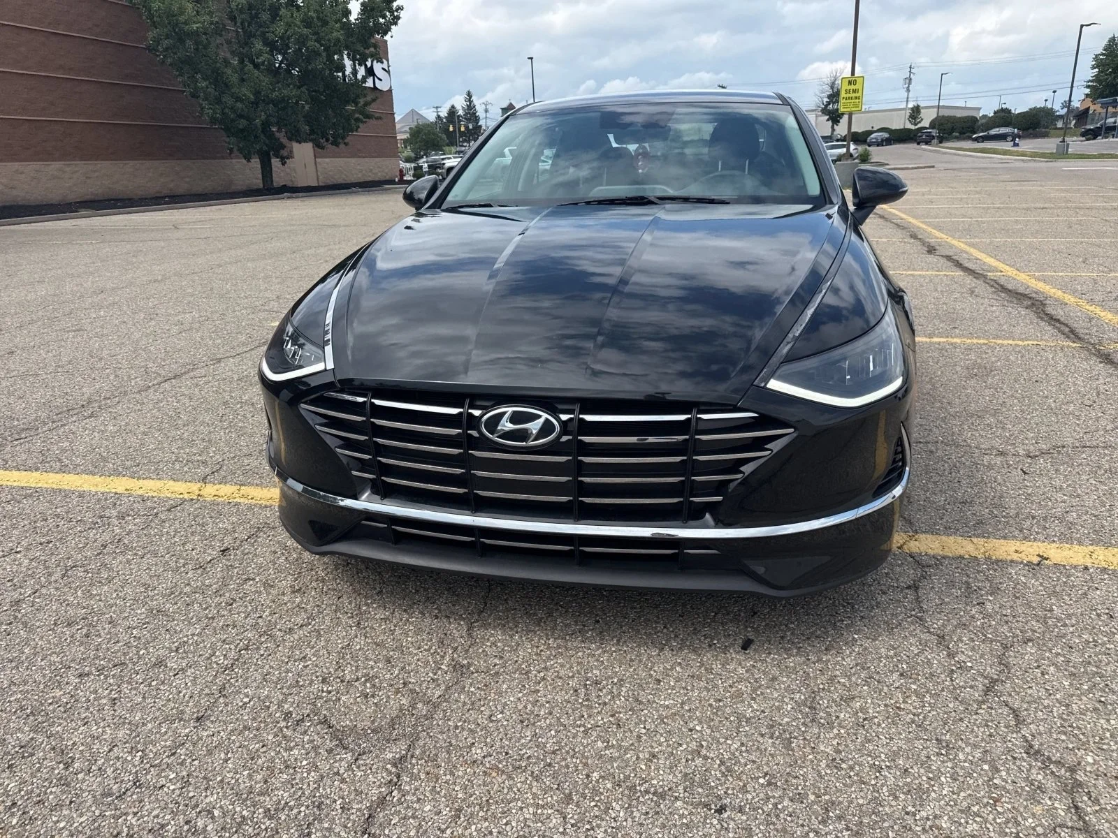 Used 2023 Onyx Black Hyundai SE image 11