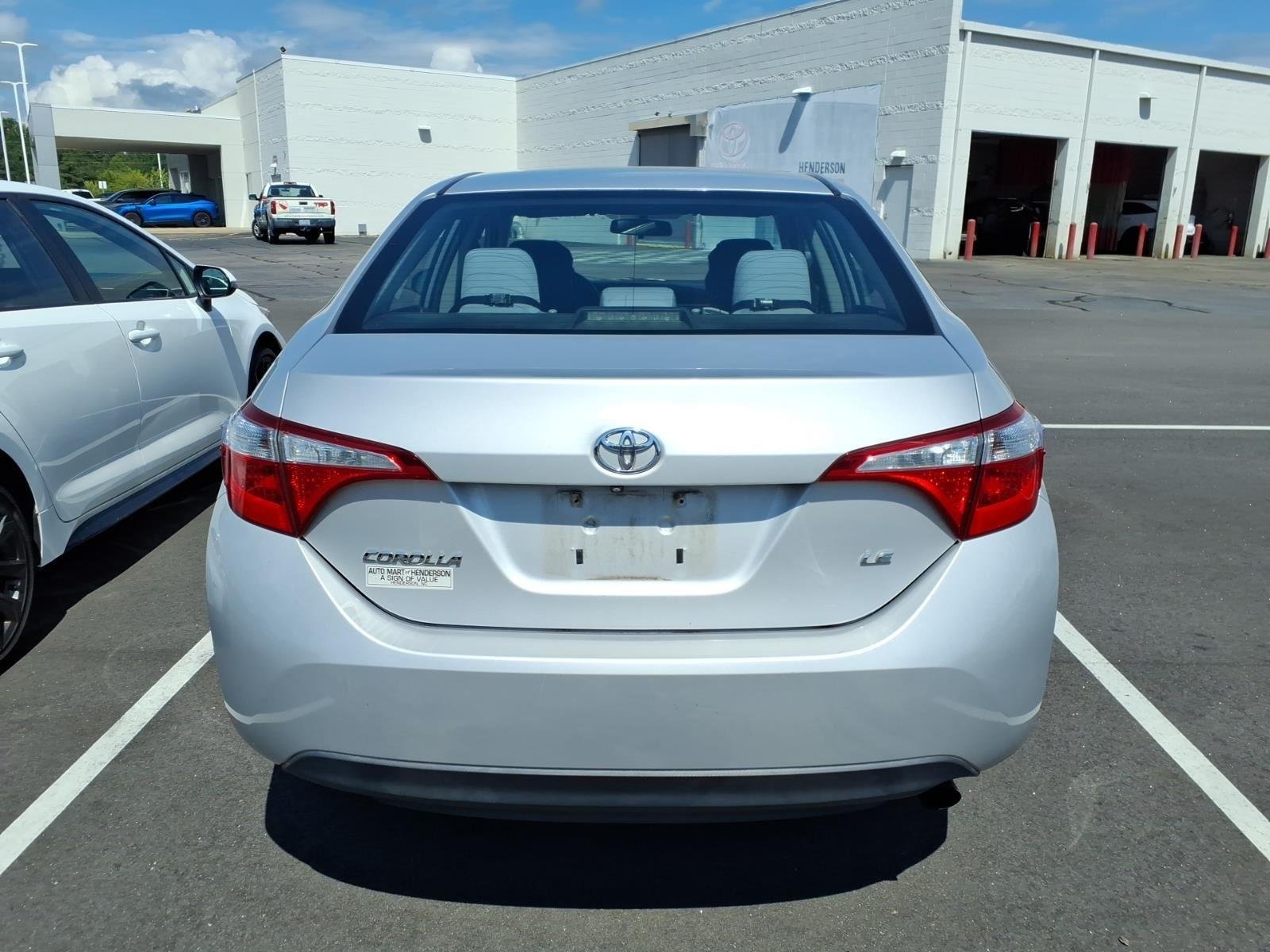 Used 2015 Classic Silver Metallic Toyota LE image 4