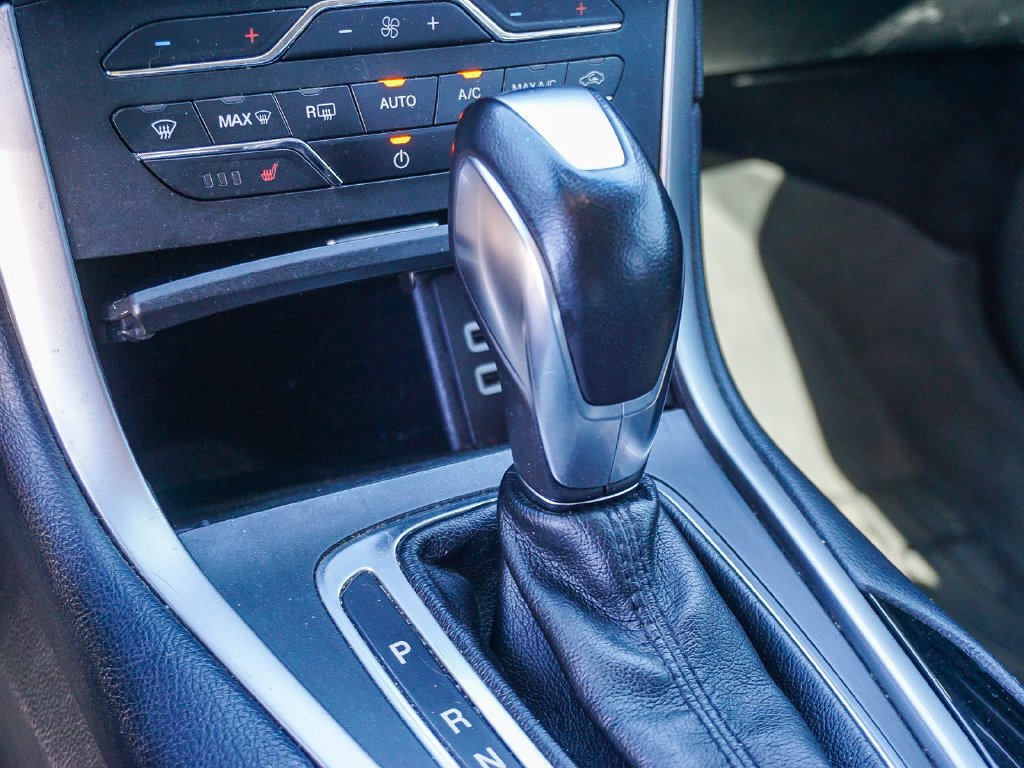 Used 2018 Oxford White Ford SEL image 23