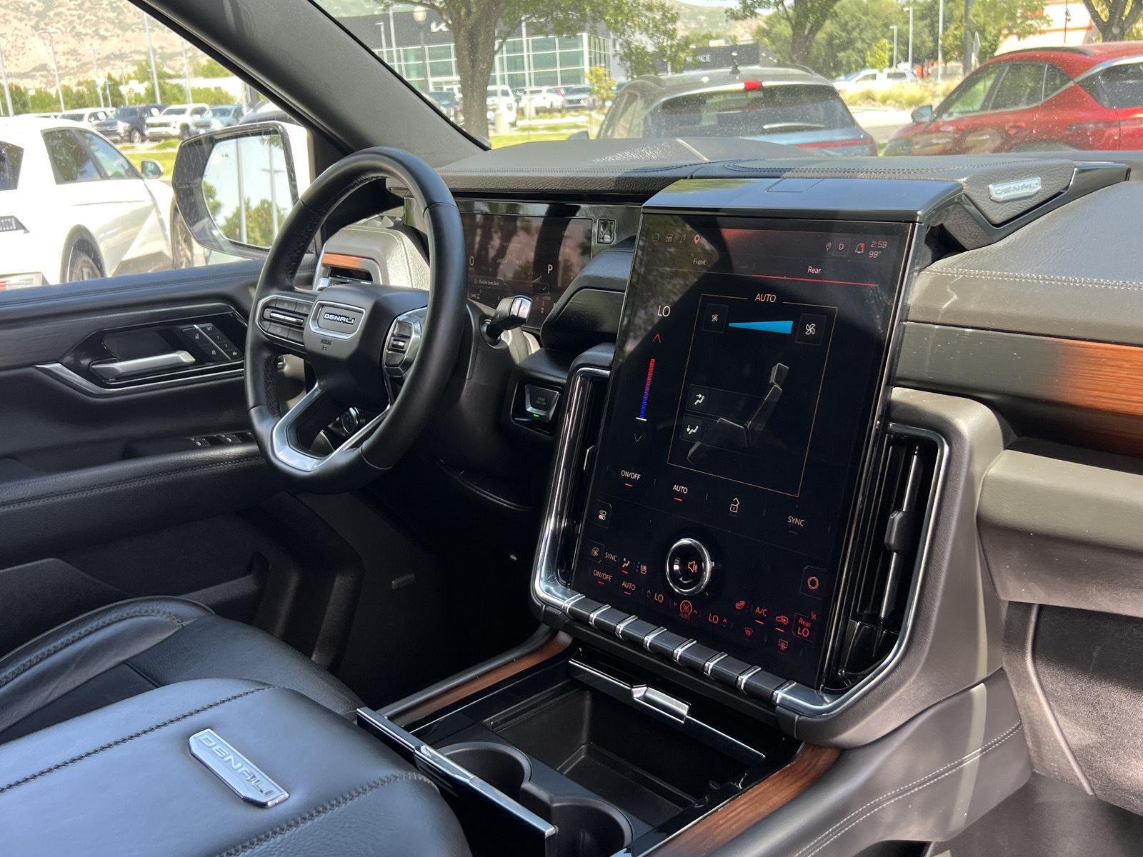 2025 GMC Yukon Denali - Photo 26