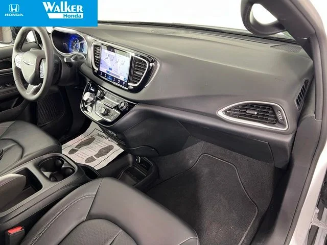 2025 Chrysler Pacifica Select - Photo 45