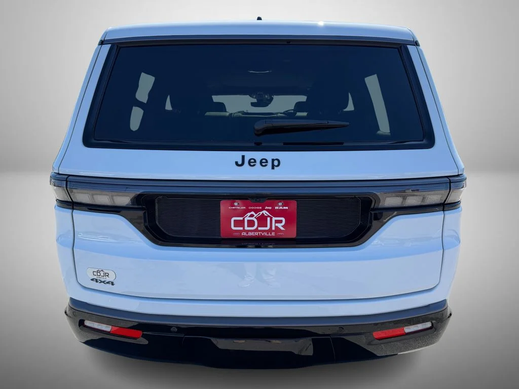 New 2026 Bright White Clear-Coat Exterior Paint Jeep Limited Reserve image 9