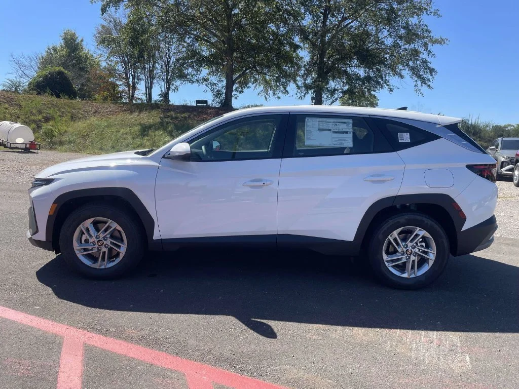 New 2026 White Hyundai SE image 5