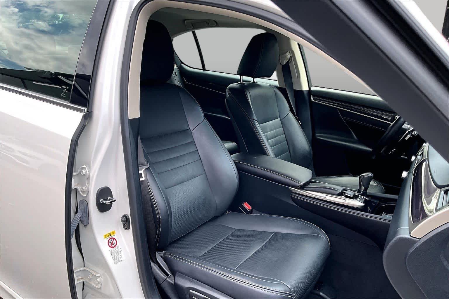 Used 2019 Eminent White Pearl Lexus  image 9