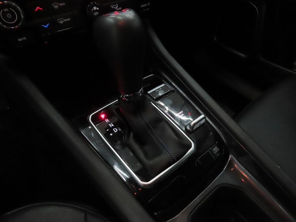 Used 2022 Red Jeep Latitude image 14