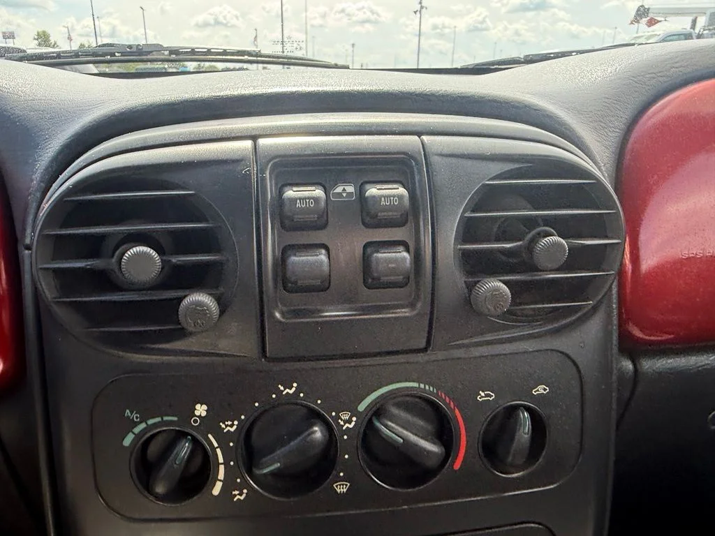 Used 2005 Burgundy Chrysler Touring image 19