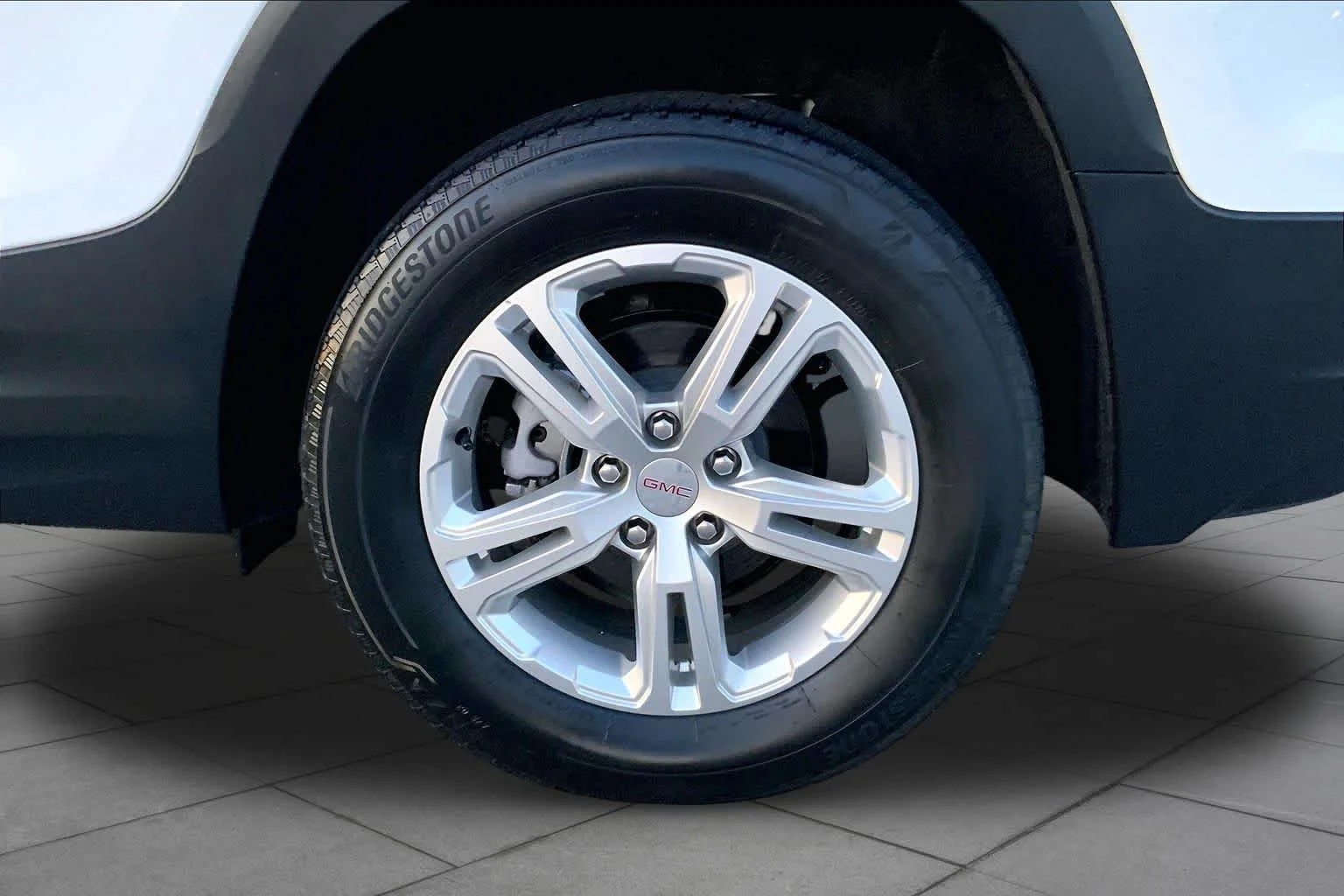 Used 2024 Summit White GMC SLE image 10