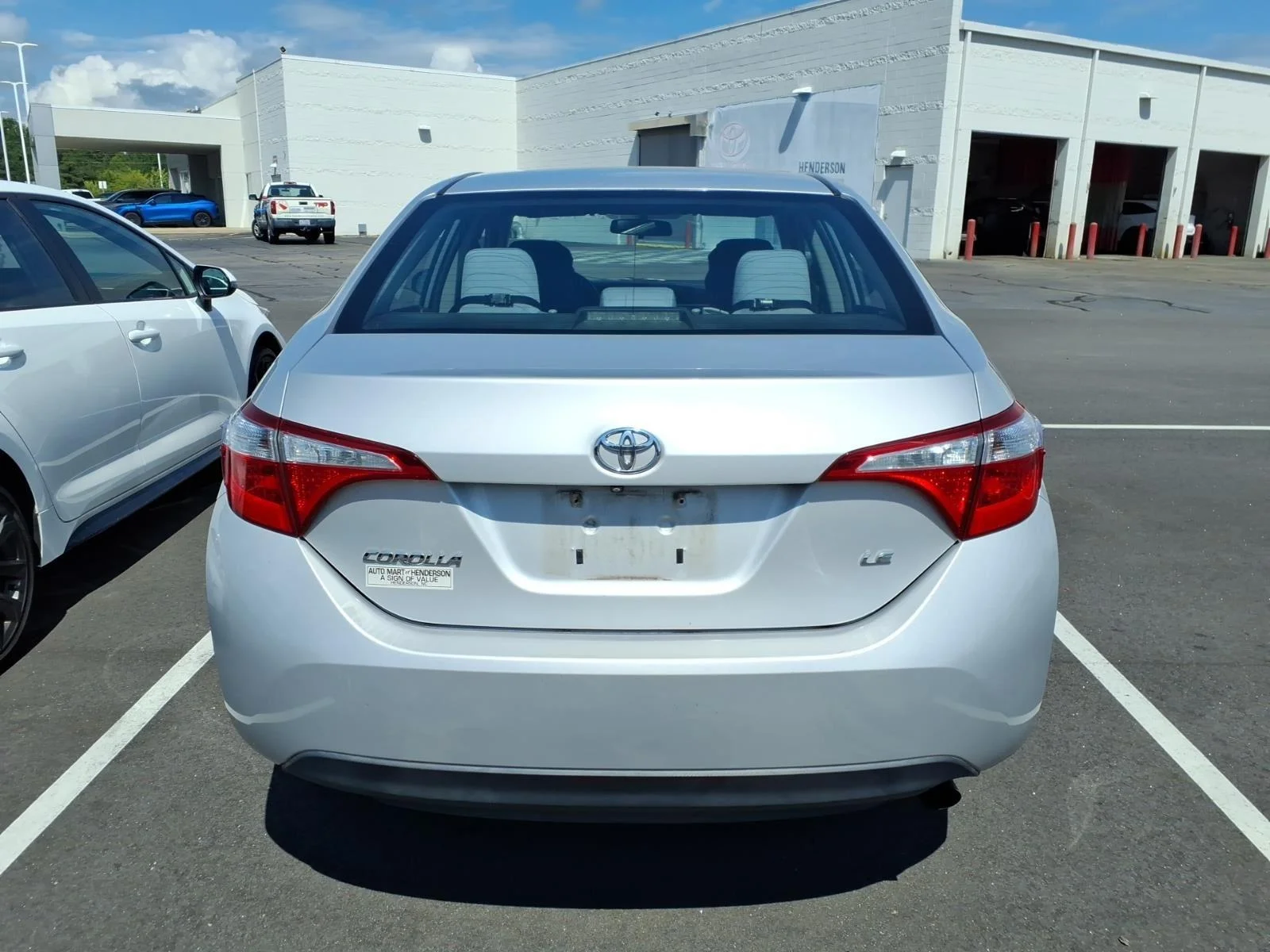 Used 2015 Classic Silver Metallic Toyota LE image 4