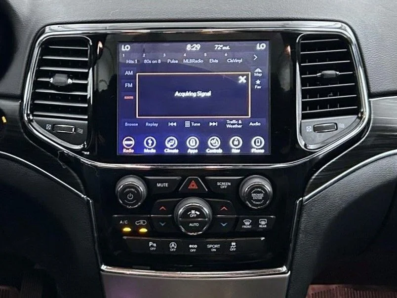 Used 2019 Silver Jeep Limited image 12