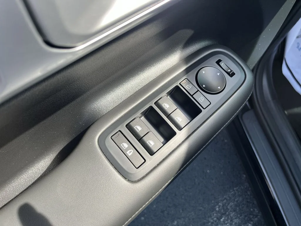 Used 2024 Black Hyundai SEL image 19