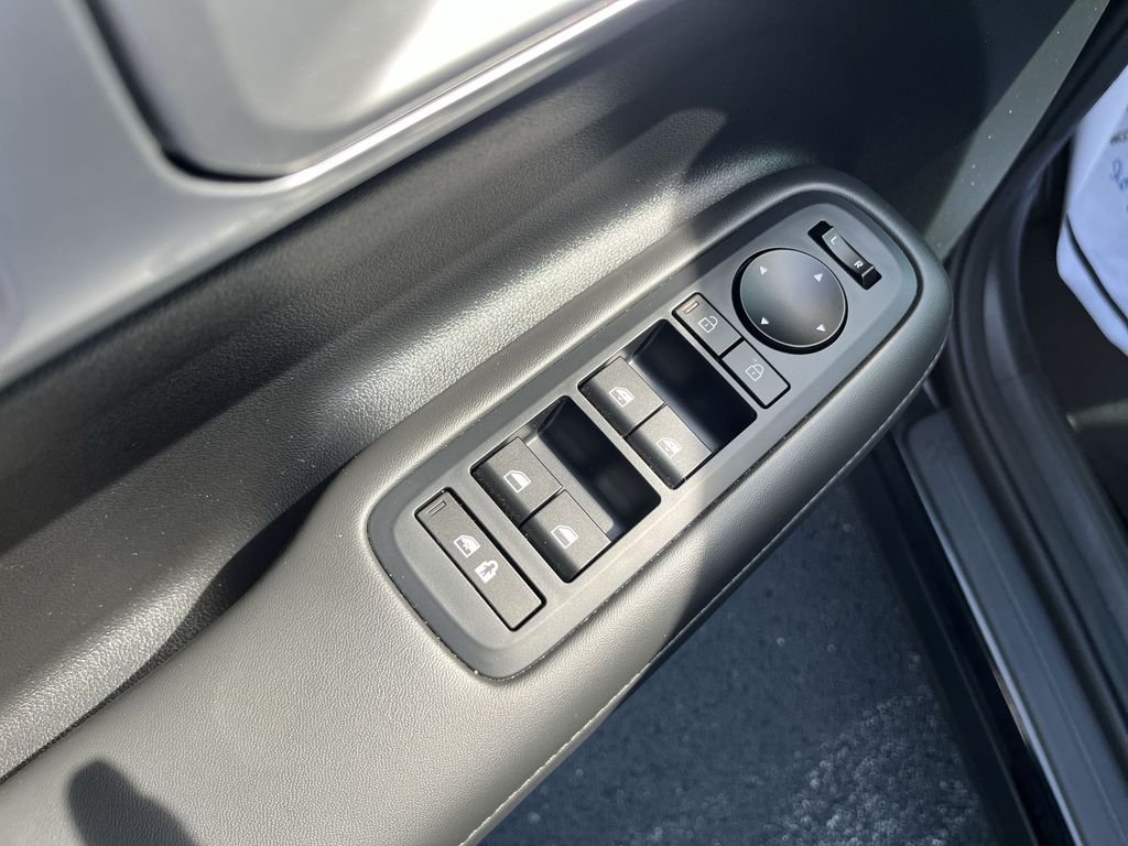 Used 2024 Black Hyundai SEL image 19