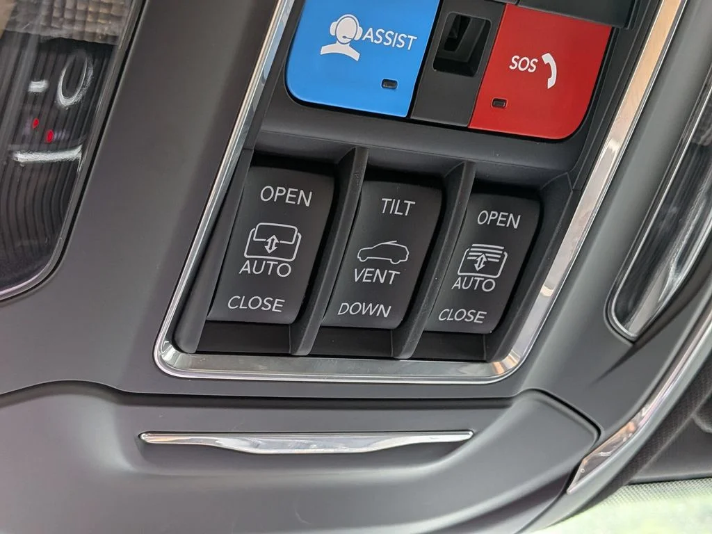Used 2025 Silver Jeep Limited image 22
