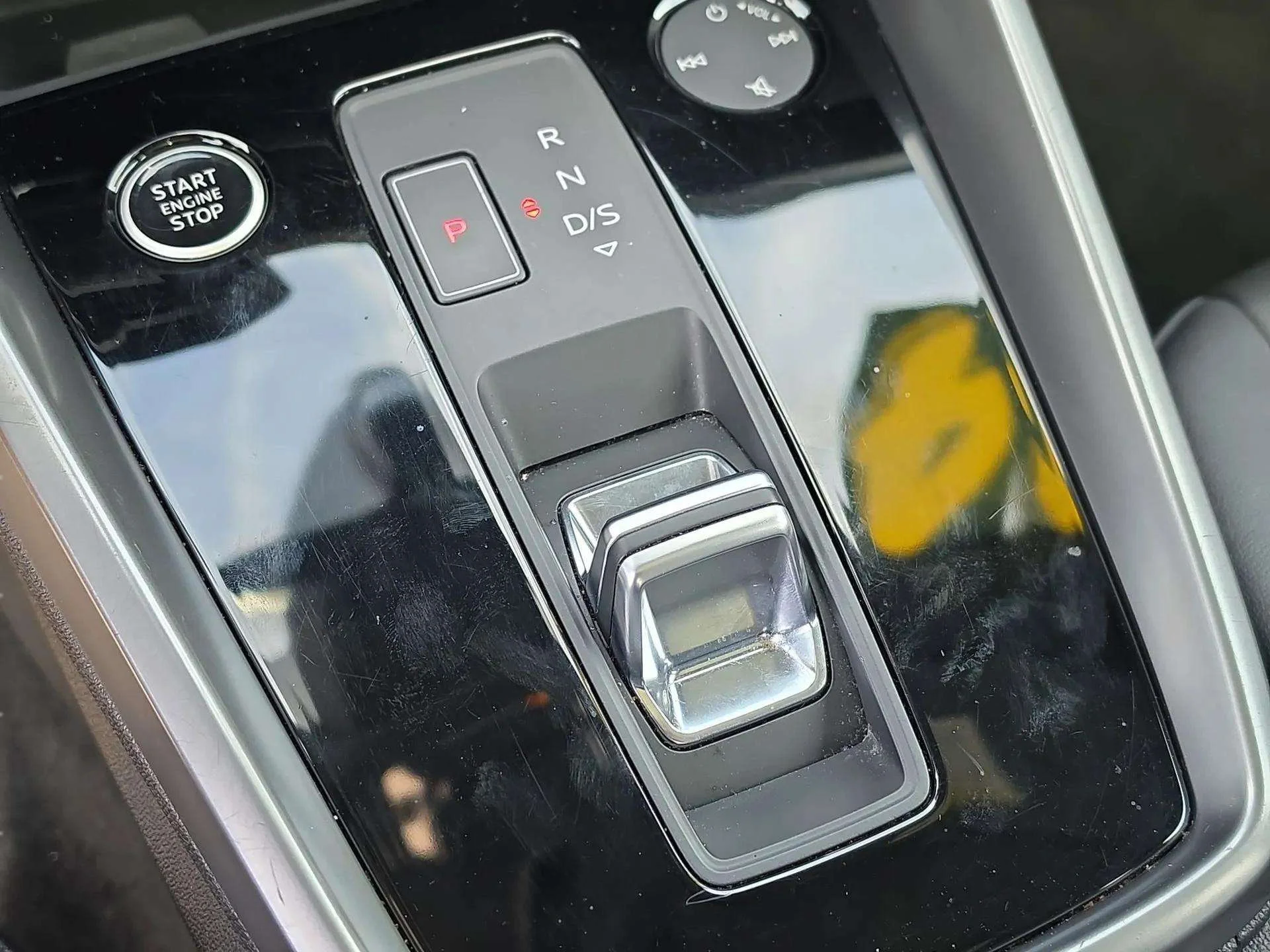 Used 2024 Florett Silver Metallic Audi Premium image 25