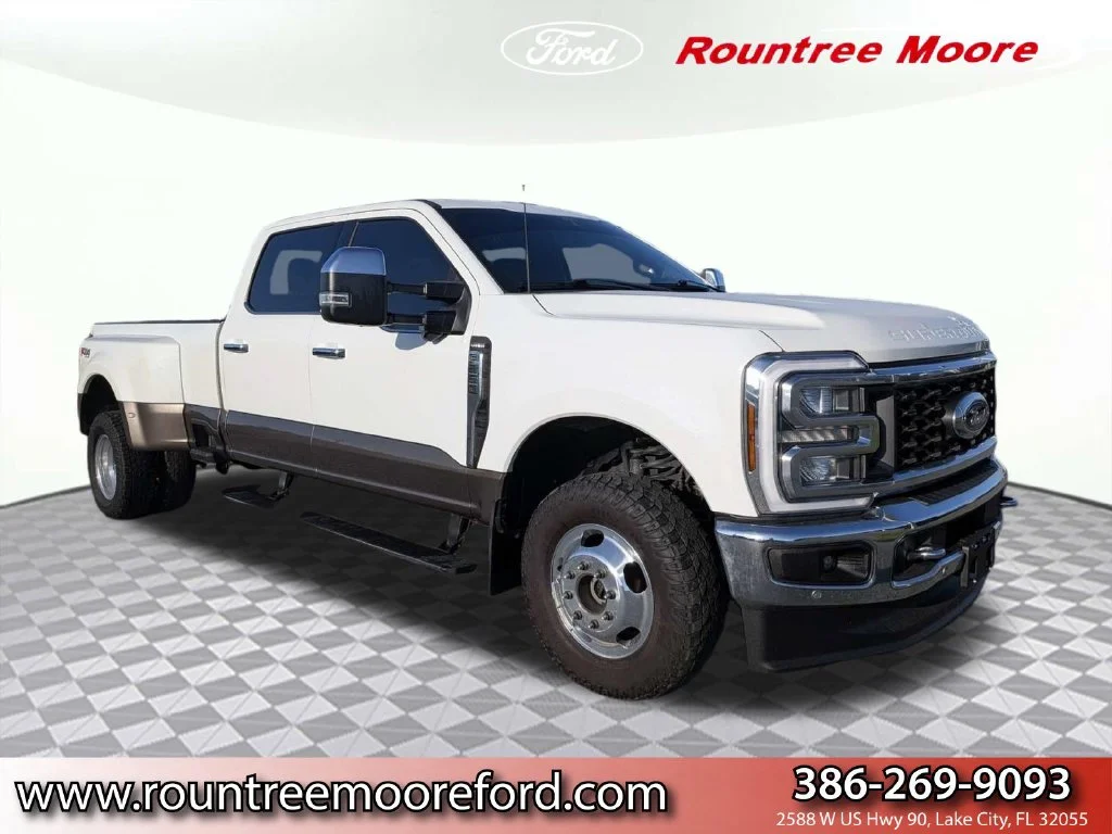 Used 2024 White Metallic Ford Lariat image 1