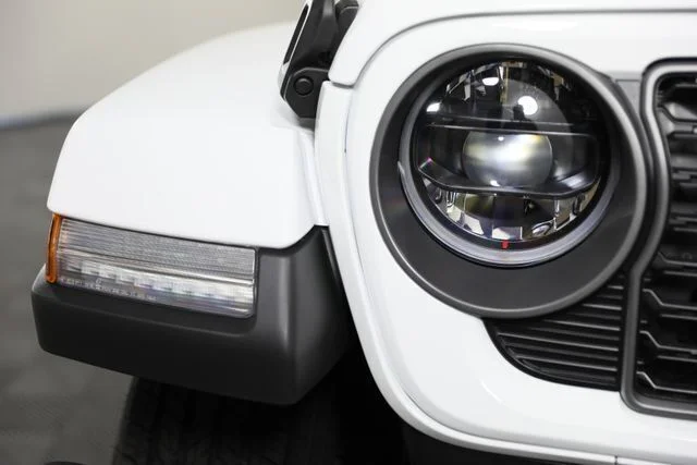 New 2026 Bright White Clearcoat Jeep 85th Anniversary Edition image 32