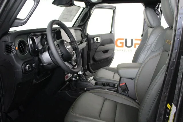 New 2026 Granite Crystal Metallic Clear-Coat Exterior Paint Jeep Mojave X image 18