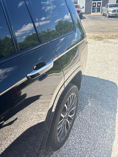 Used 2023 Black Jeep Summit image 6