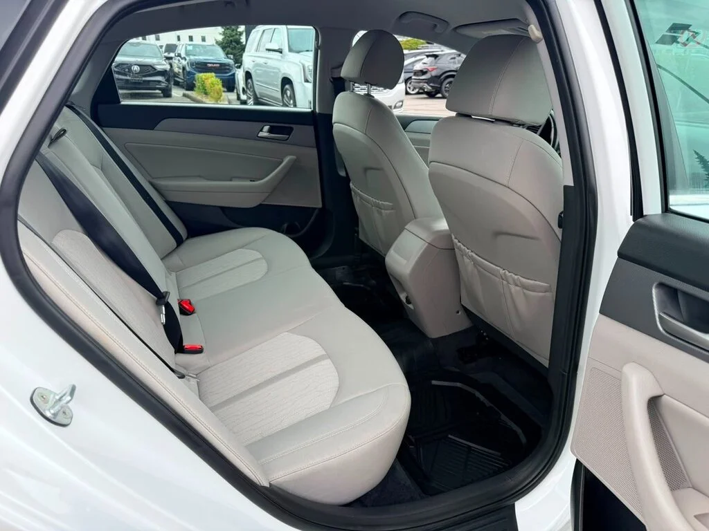 Used 2019 Hyper White Hyundai Hybrid Preferred Dilawri Certified   Local BC   Cl image 16