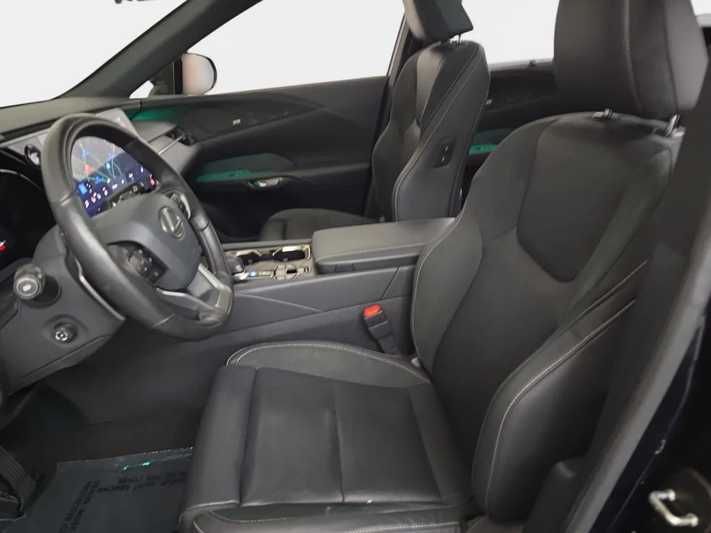 Certified Used 2025  Lexus 450h+ Luxury image 15