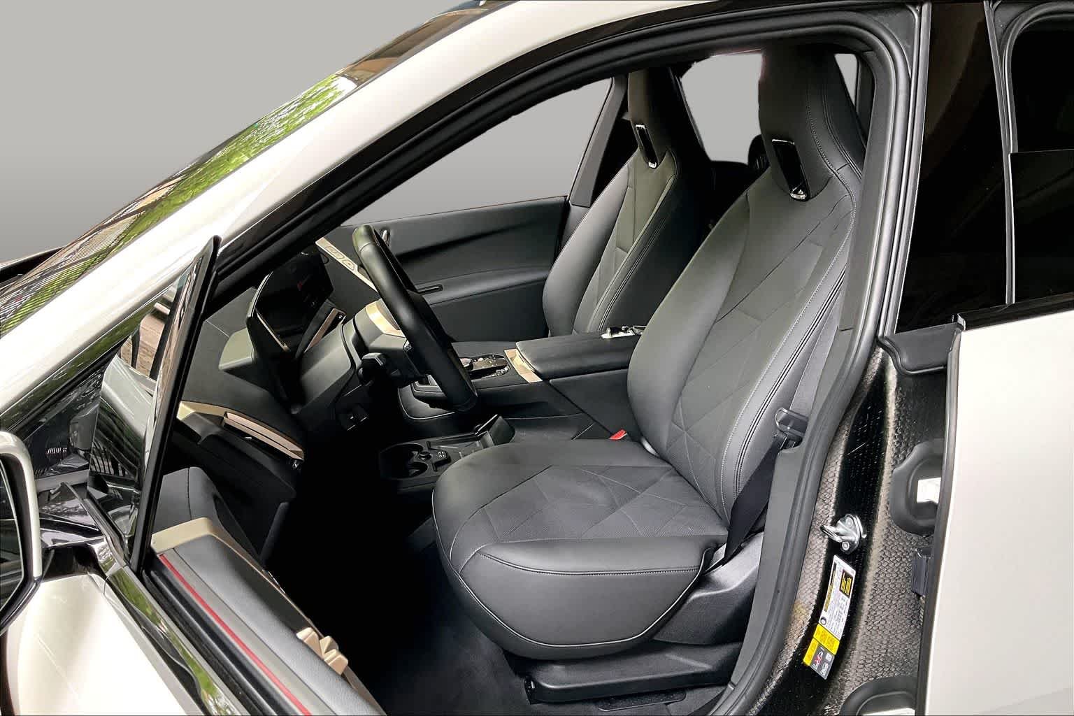 Used 2024 Alpine White BMW xDrive50 image 7