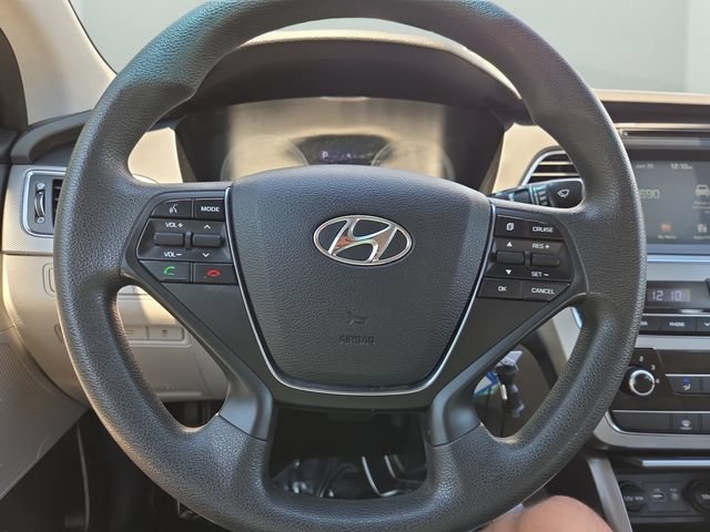 Used 2016 Shale Gray Metallic Hyundai 2.4L SE image 18