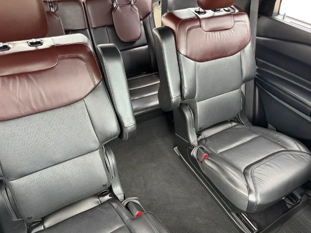 Used 2023 White Metallic Ford Platinum image 17