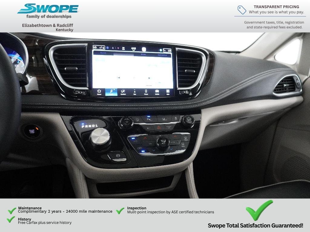 Used 2024 Silver Mist Clearcoat Chrysler Limited image 19