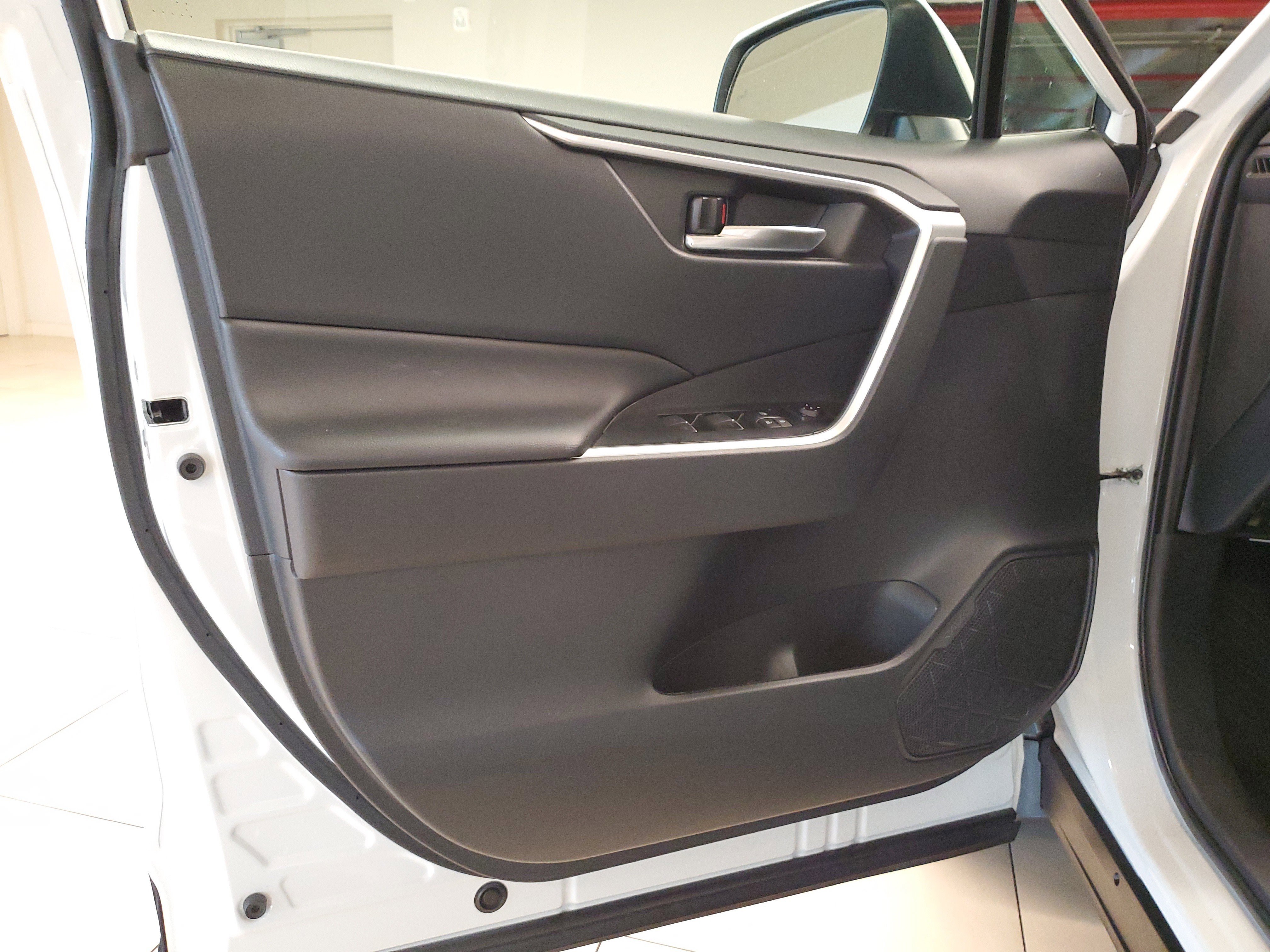Used 2023 Ice Toyota XLE image 21