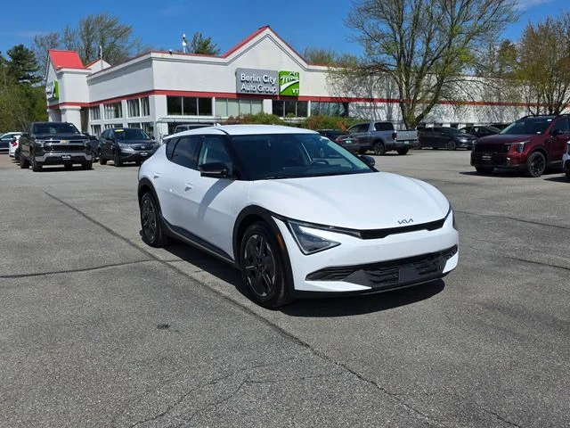 New 2026 Glacial White Pearl Kia Wind image 29